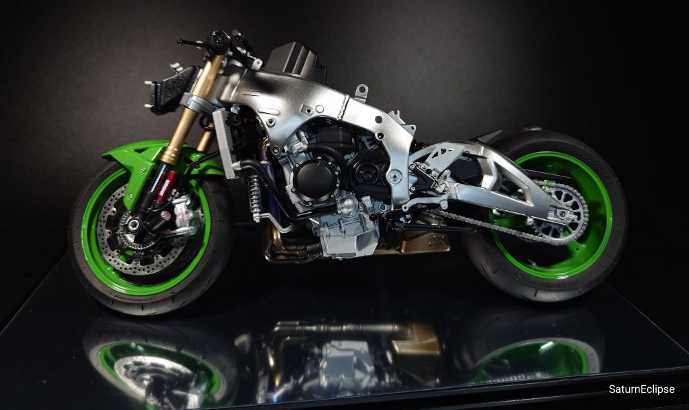 MENG 1/9 Ninja ZX-10R 40th 40周年記念車 モンモデル 塗装済み 模型
