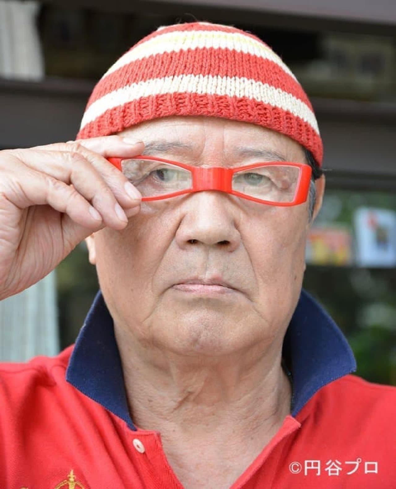 デュワッ！」…ウルトラアイをモチーフにしたシニアグラス