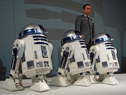 等身大「R2-D2」冷蔵庫に、缶1本を冷やすダース・ベイダーのマスクも