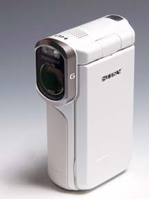 水没しても落としても、気づかい無用の“お手軽系”ハンディカム「HDR