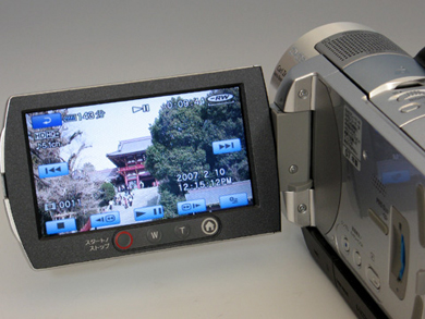 弟分とともに登場した“2代目DVDハイビジョンハンディカム”――ソニー