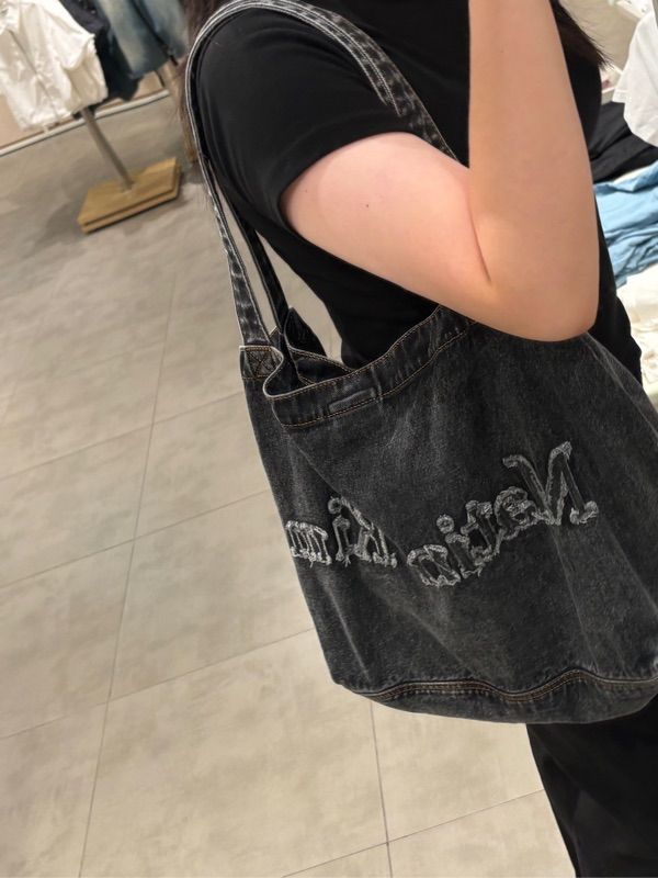 MUSINSA公式 | MATIN KIM LOGO WASHED DENIM TOTE BAG IN BLACK