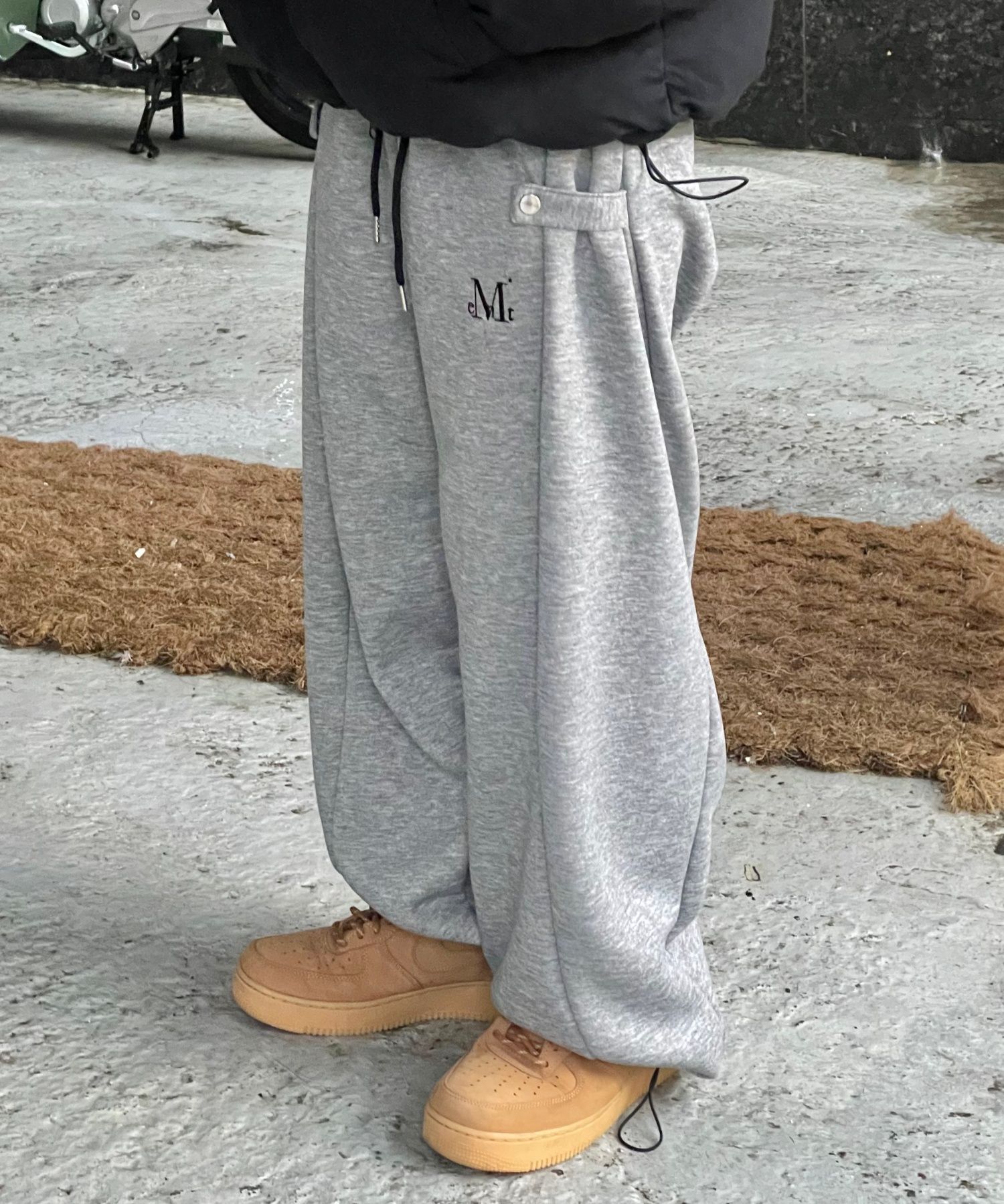 MUSINSA公式 | MUCENT ウィアーサイドボタン スウェットパンツ 男女