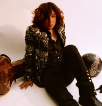 浅井健一のニュー・シングルはベンジーフィギュア付き！ | チケット