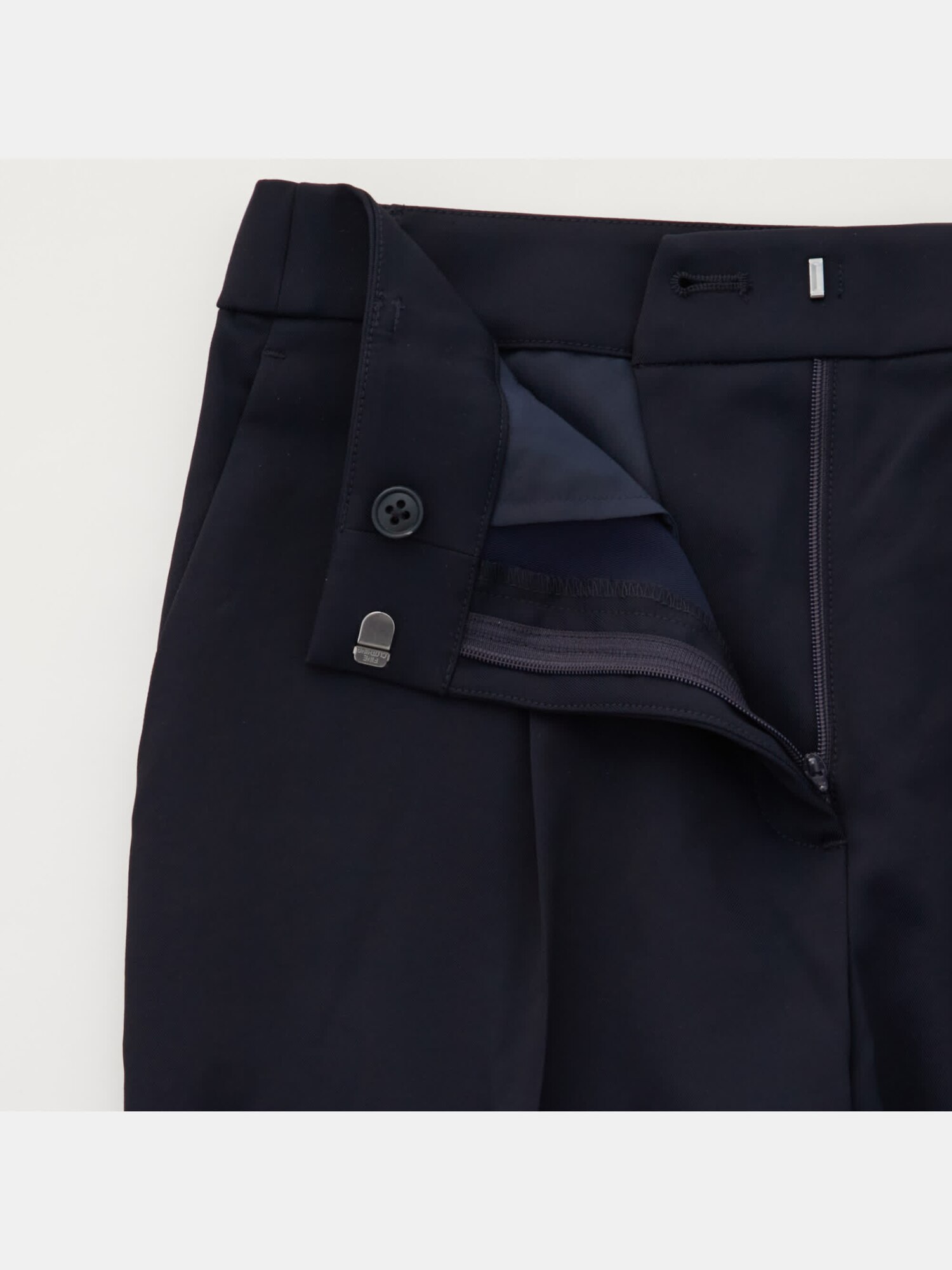 PLST(プラステ)公式 | コンフォートリュクステーパードパンツ