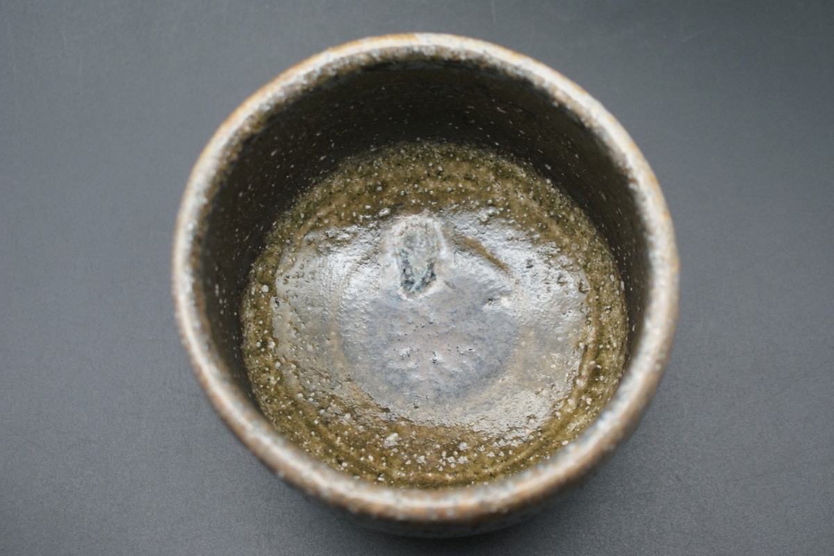 人間国宝》伊勢﨑 淳 作 備前 黒茶碗（桐箱後日） | 陶備堂オンライン