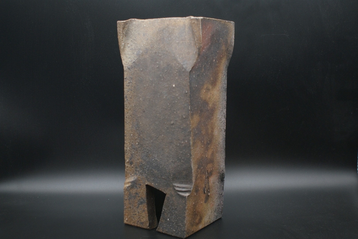 人間国宝》伊勢﨑 淳 作 備前 角花入（桐箱後日） | 陶備堂オンライン