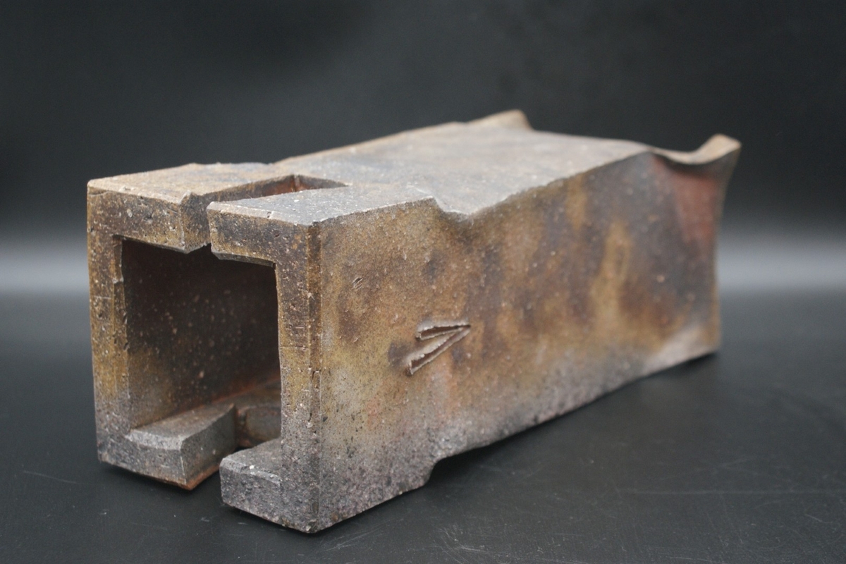 人間国宝》伊勢﨑 淳 作 備前 角花入（桐箱後日） | 陶備堂オンライン