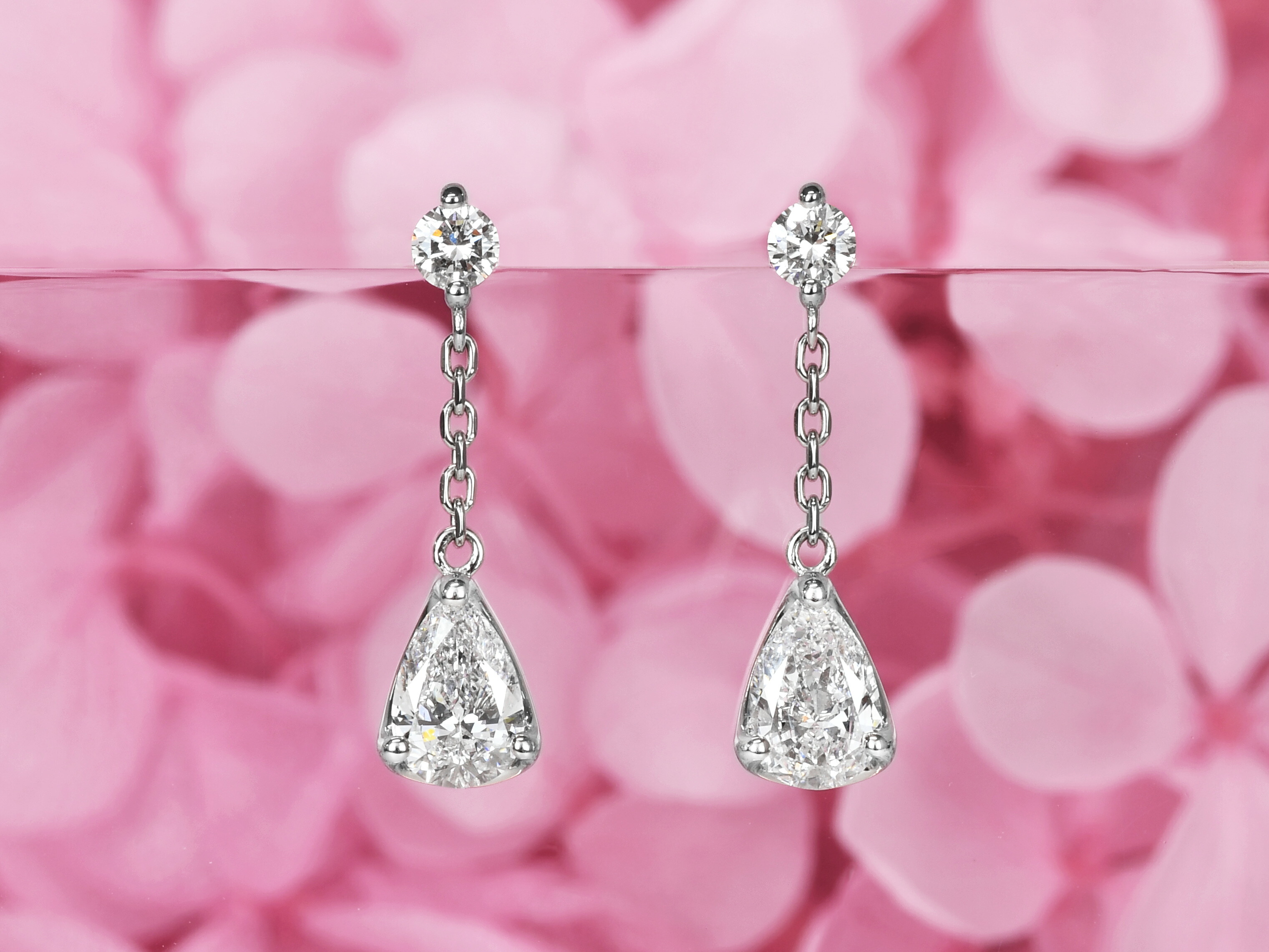 楽天市場】【揺れるペアシェイプピアス】天然ダイヤモンド 0.308ct