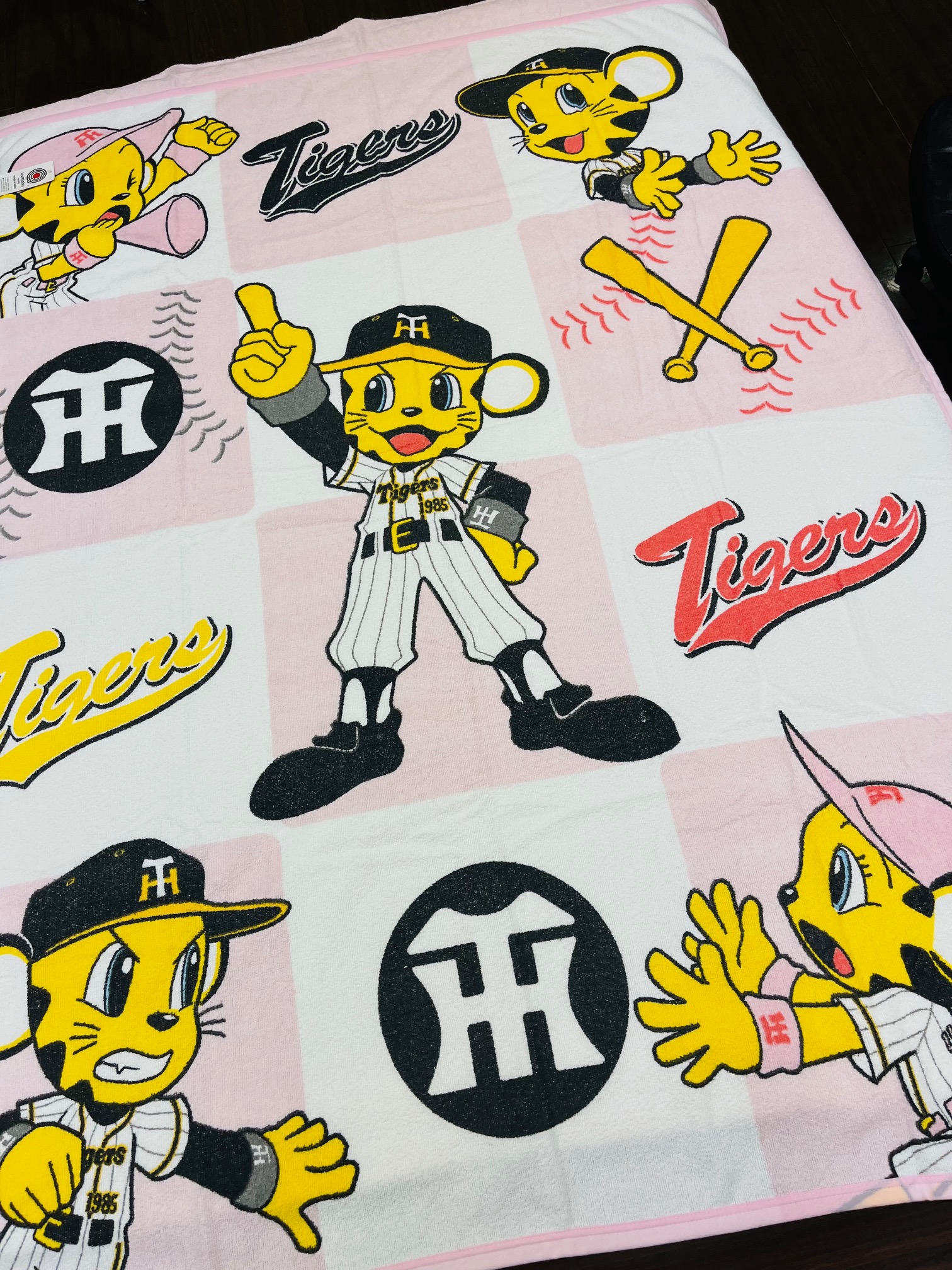 楽天市場】【阪神タイガース】トラッキーとラッキーが肌触り良い