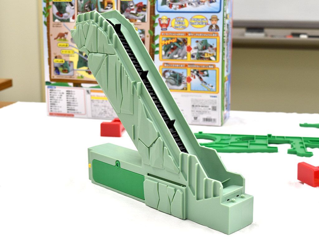 トミカ『トンネルくぐって！やまのぼりドライブ』で、ドライブを満喫