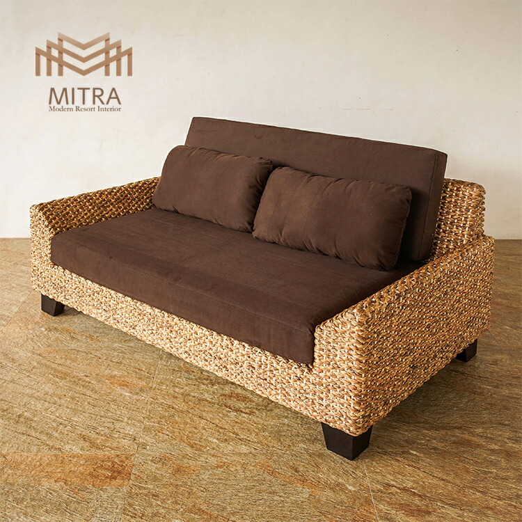 緩やかなカーブが上品なフォルムを演出する2人掛けヒヤシンスソファ