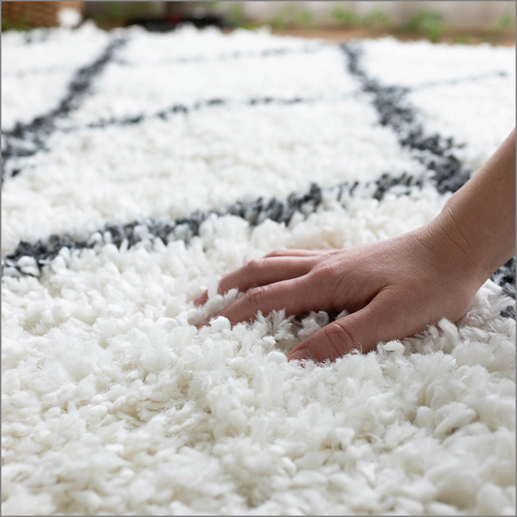 ベニワレン風のロングパイルのラグマット 約 200×200 cm 2畳｜輸入絨毯