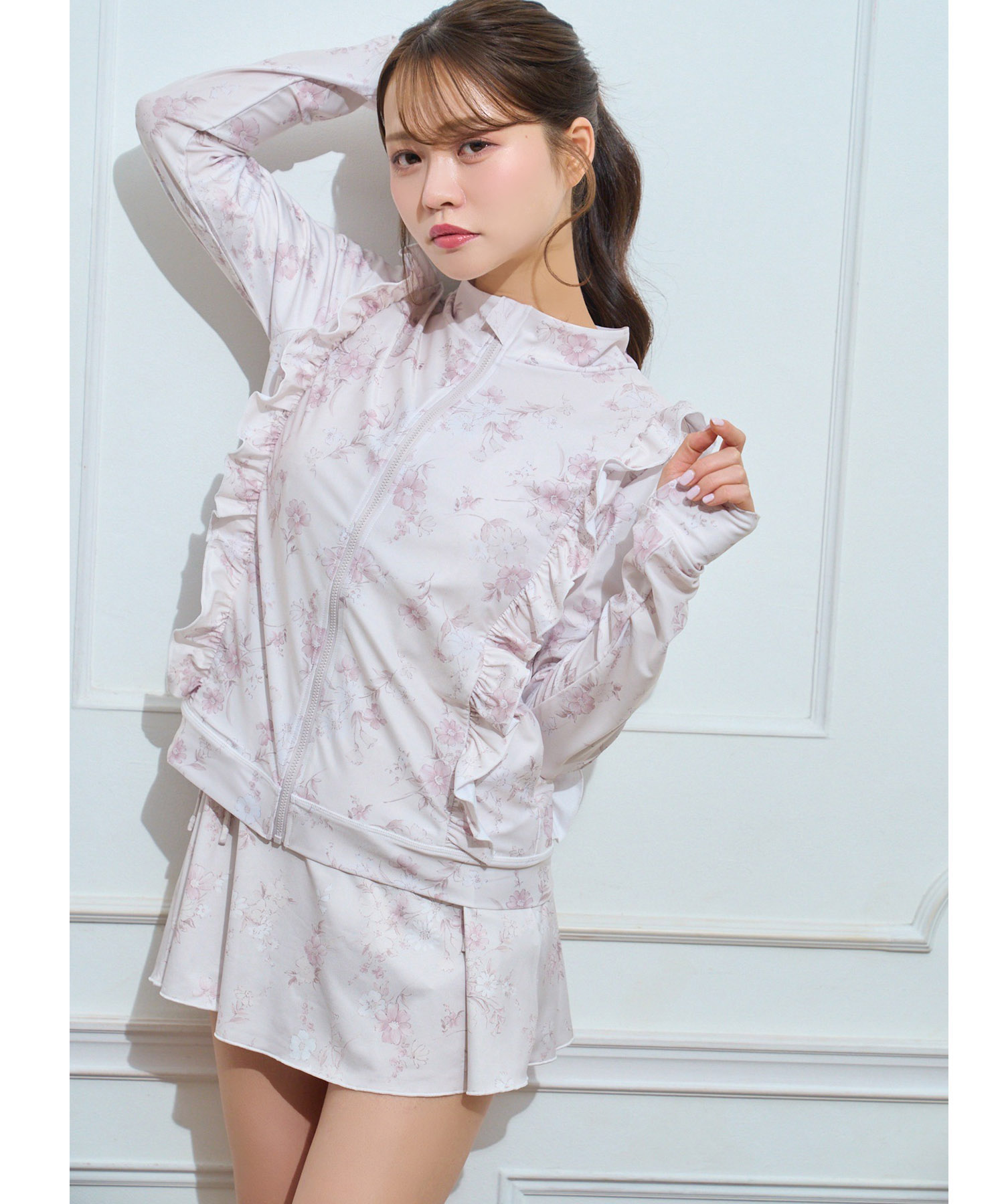 サイドフリルラッシュガード