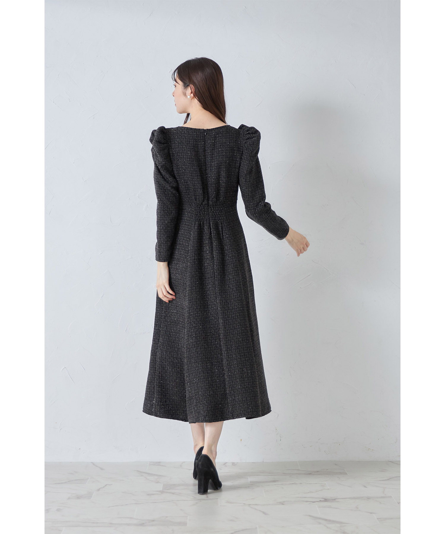 パール飾り釦付きパワーショルダーラメツイードワンピース