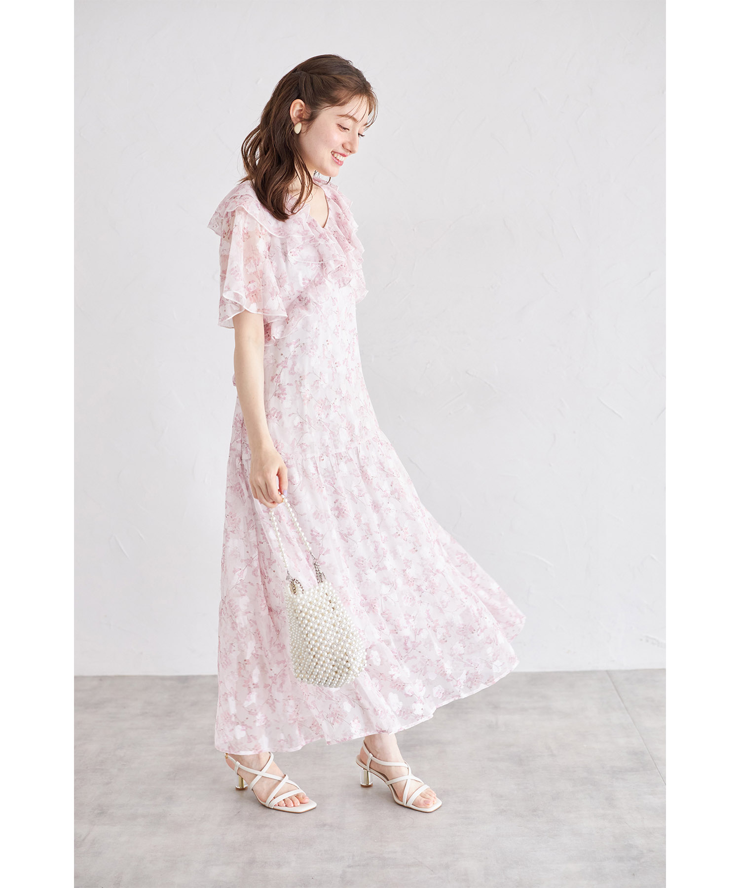 ウエストりぼん付きラッフルフリルフラワープリントティアードワンピース