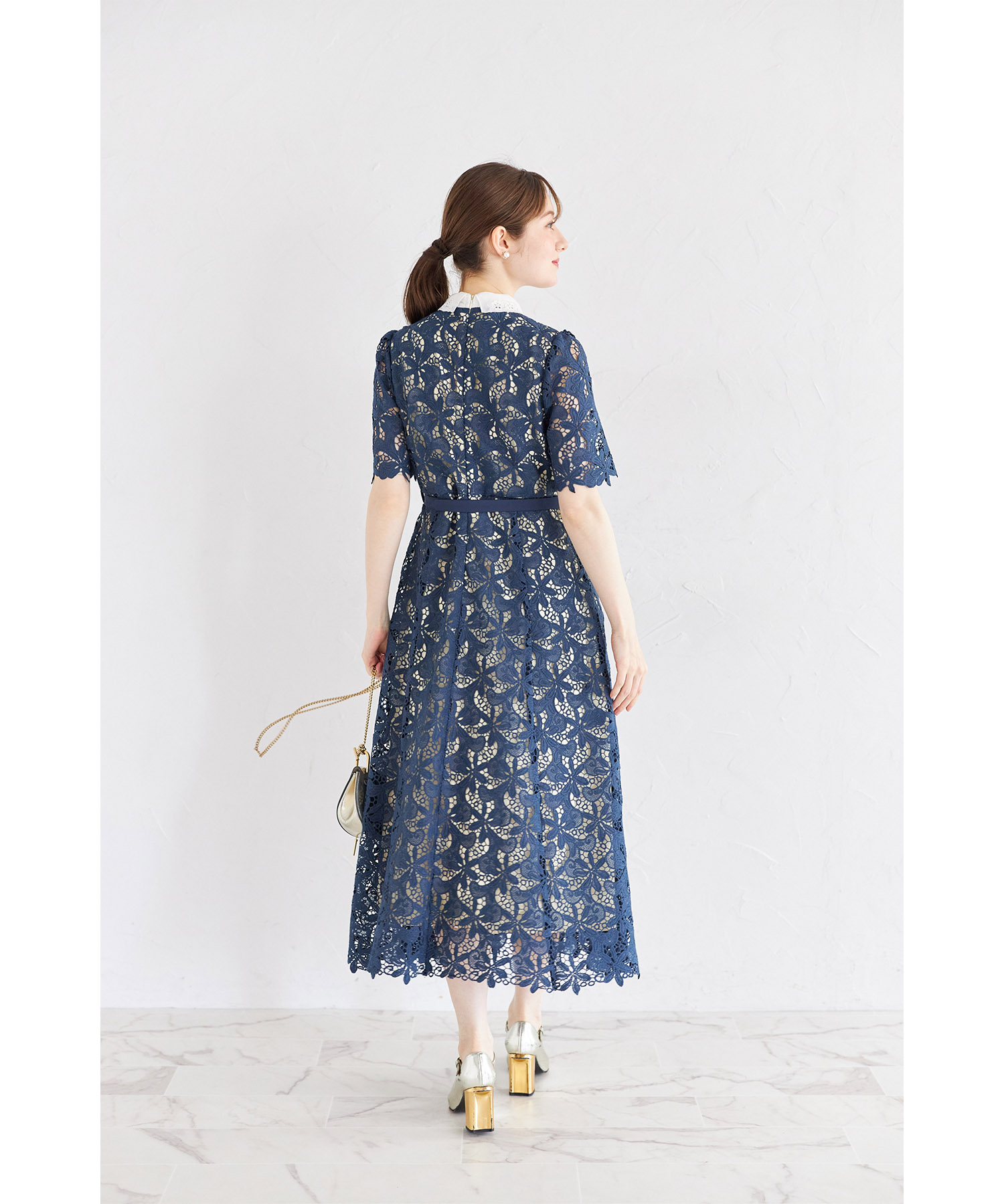 取り外し可能なフラワー刺繍ビジュー襟＆ベルト付きパール飾り釦カット