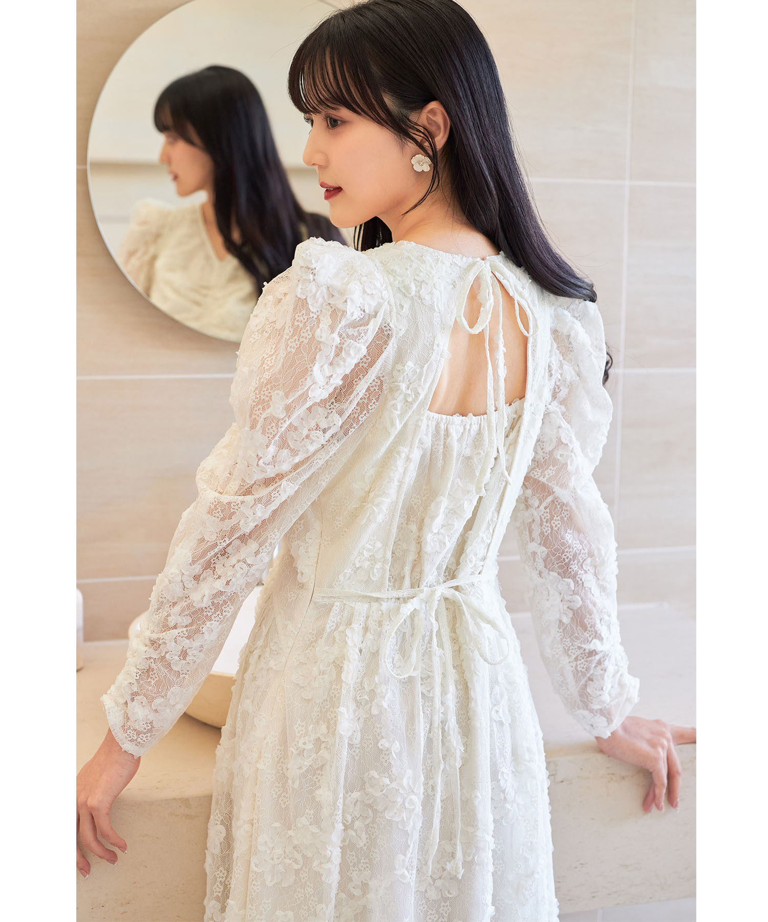 後ろリボン付きパワーショルダーフラワーチュールレースワンピース