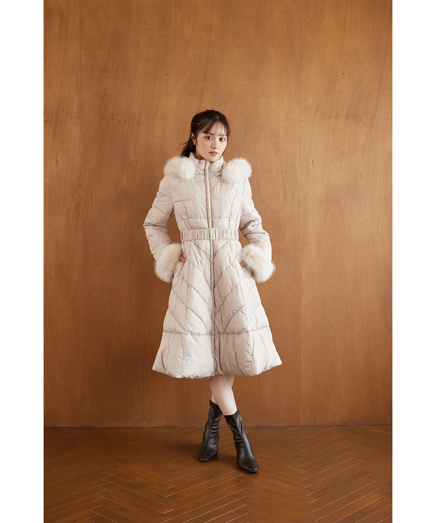 取り外し可能なファー＆ベルト付きフィット＆フレアキルティングコート