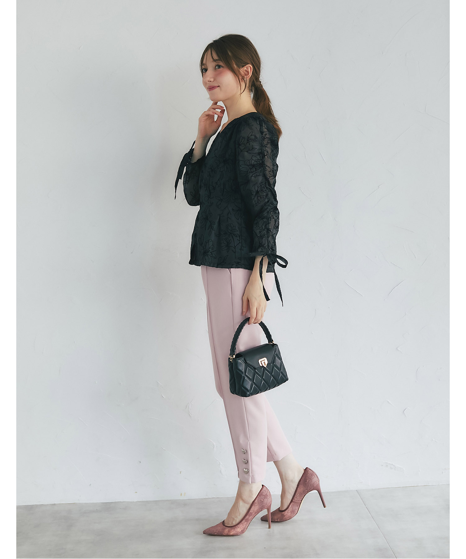 リボン付きフロッキーフラワープリントシアーブラウス