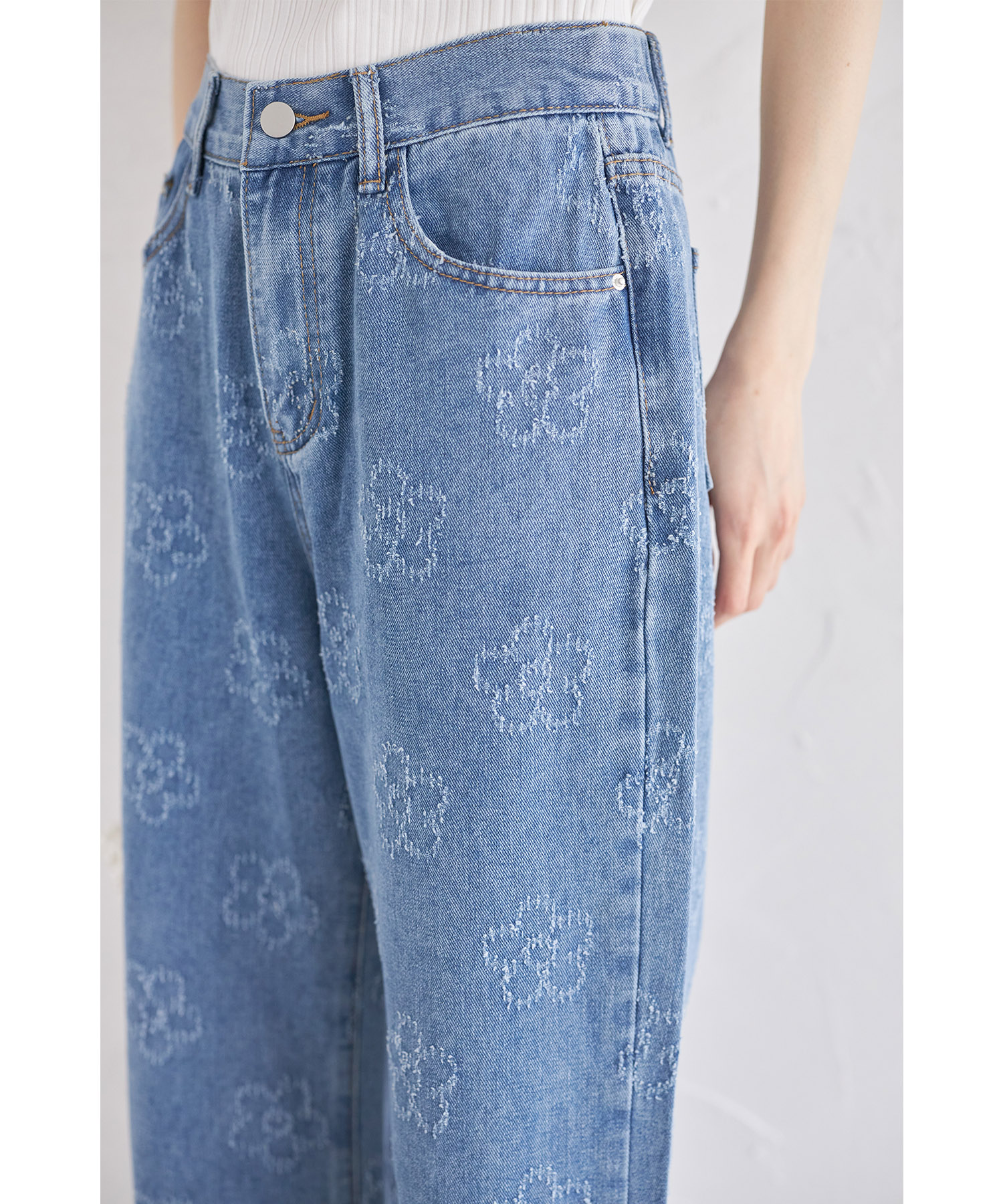 フラワーエンブロイダリーデニムパンツ