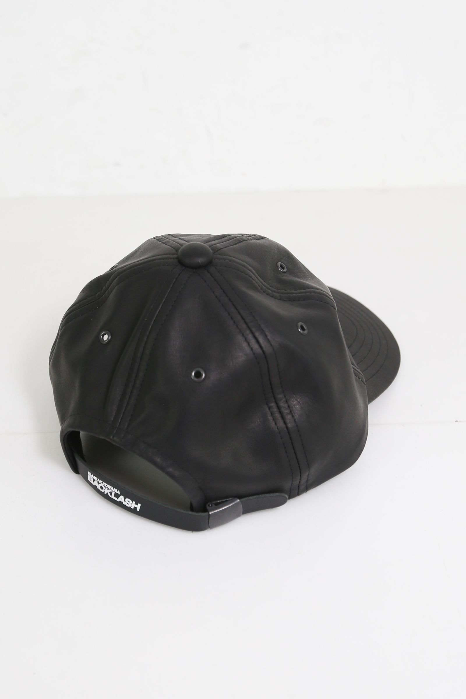 ISAMU KATAYAMA BACKLASH - MONOCHROME LUXURY STEER CAP / ブラック