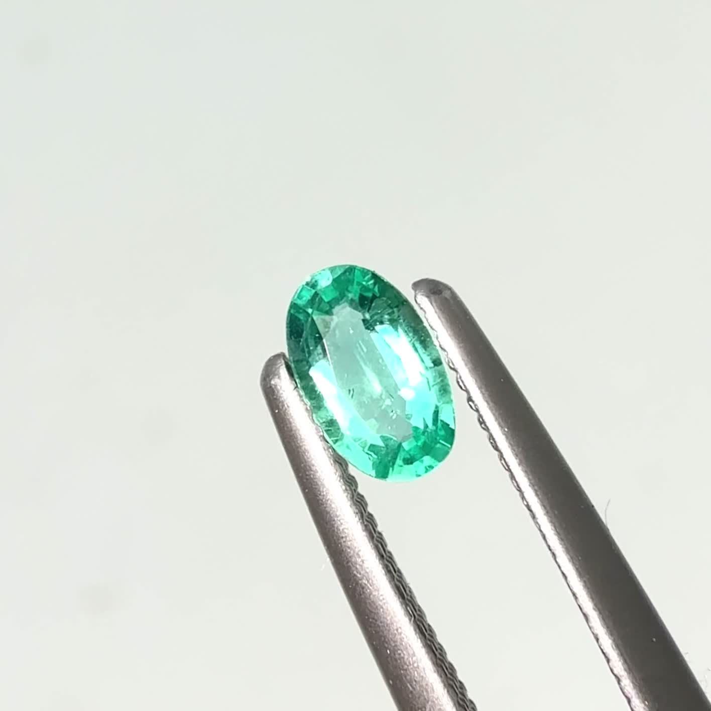 ブルーエメラルド(ブルーグリーンベリル) ザンビア産 0.20ct / 5x3.1mm