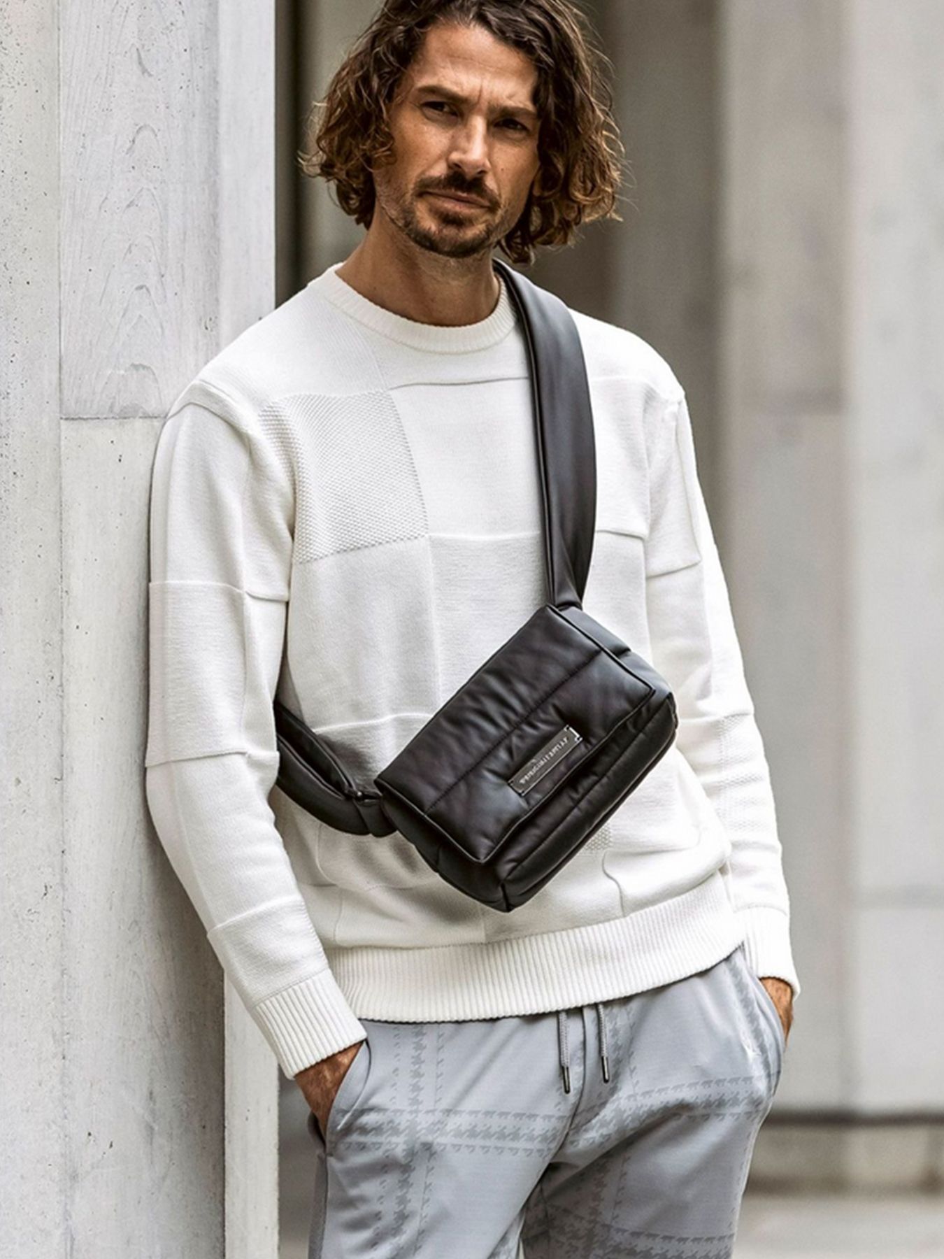 つーさん様1PIU1UGUALE3RELAXシルバーロゴプレートミニトートバッグ