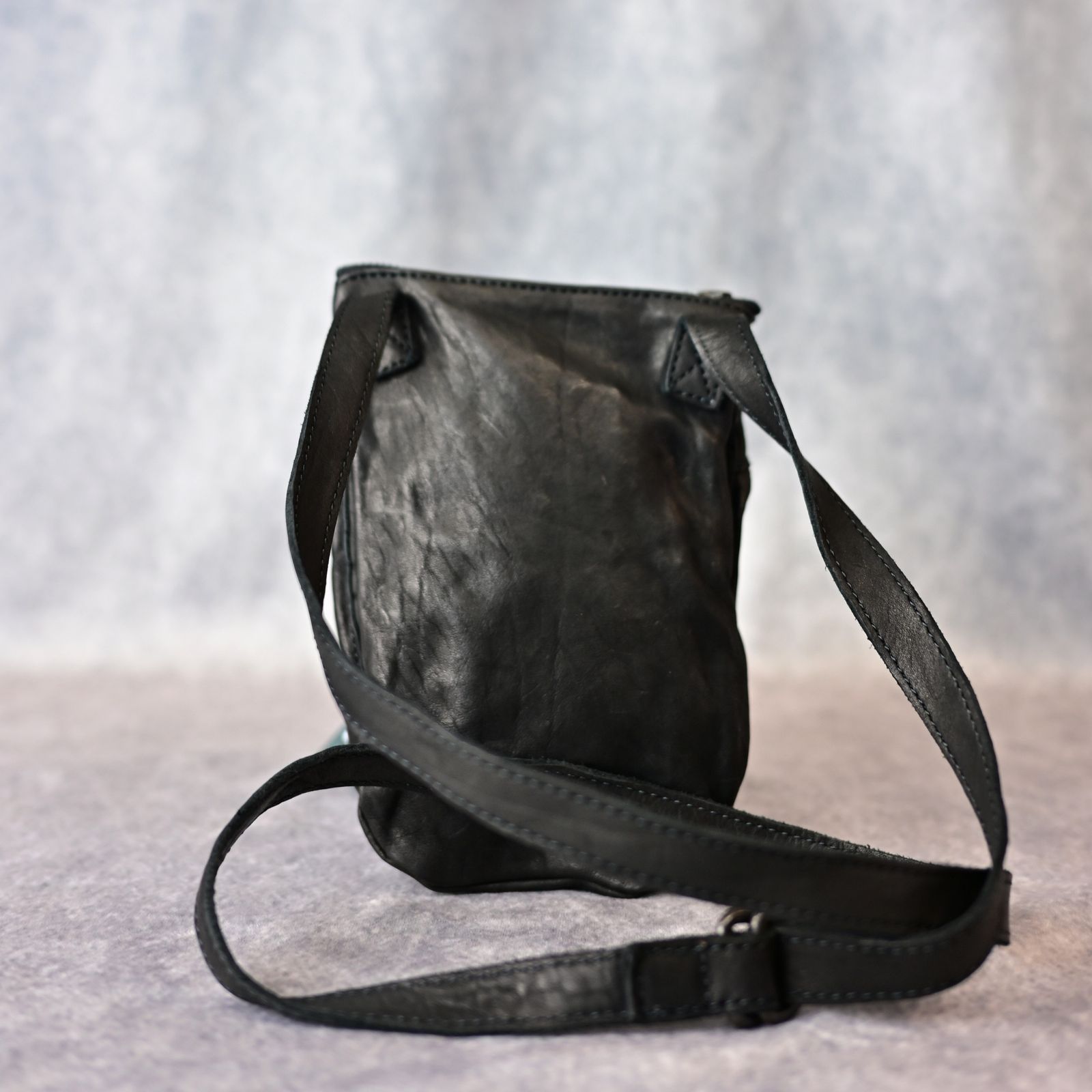 美品 イサムカタヤマ バックラッシュ ウエストポーチ タンニン製品染め