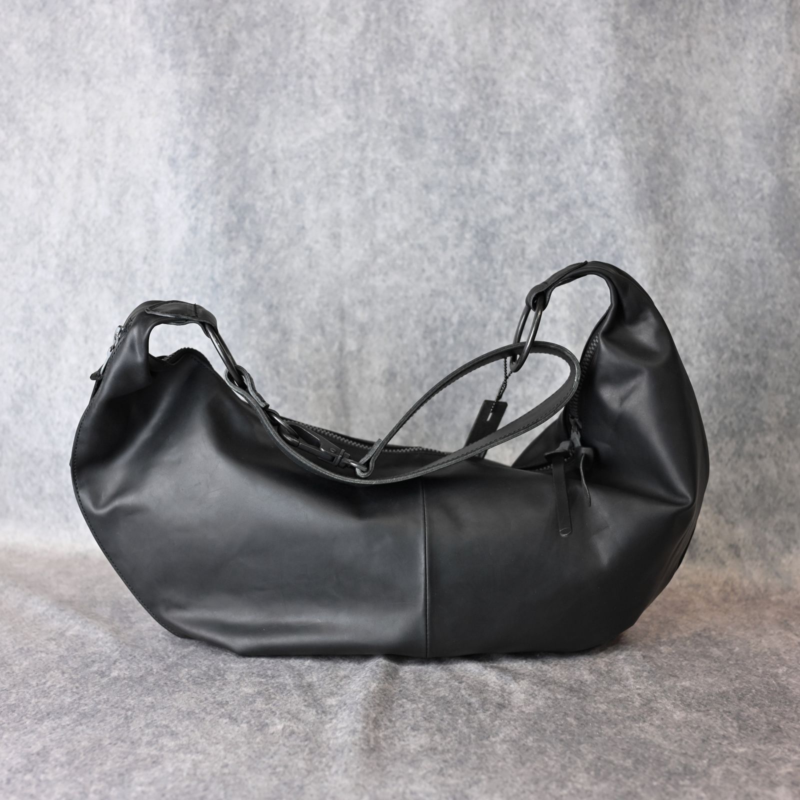 ISAMU KATAYAMA BACKLASH - GUIDI オイルカーフ ショルダーバッグ