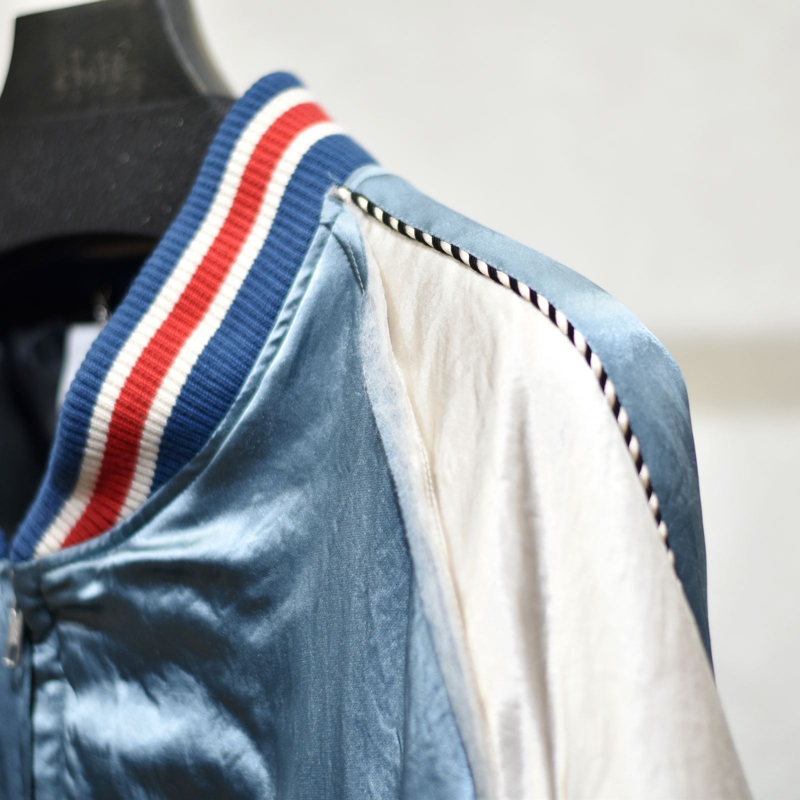 el conductorH - WOLF EMBROIDERED SOURVENIR JKT (NV/BE