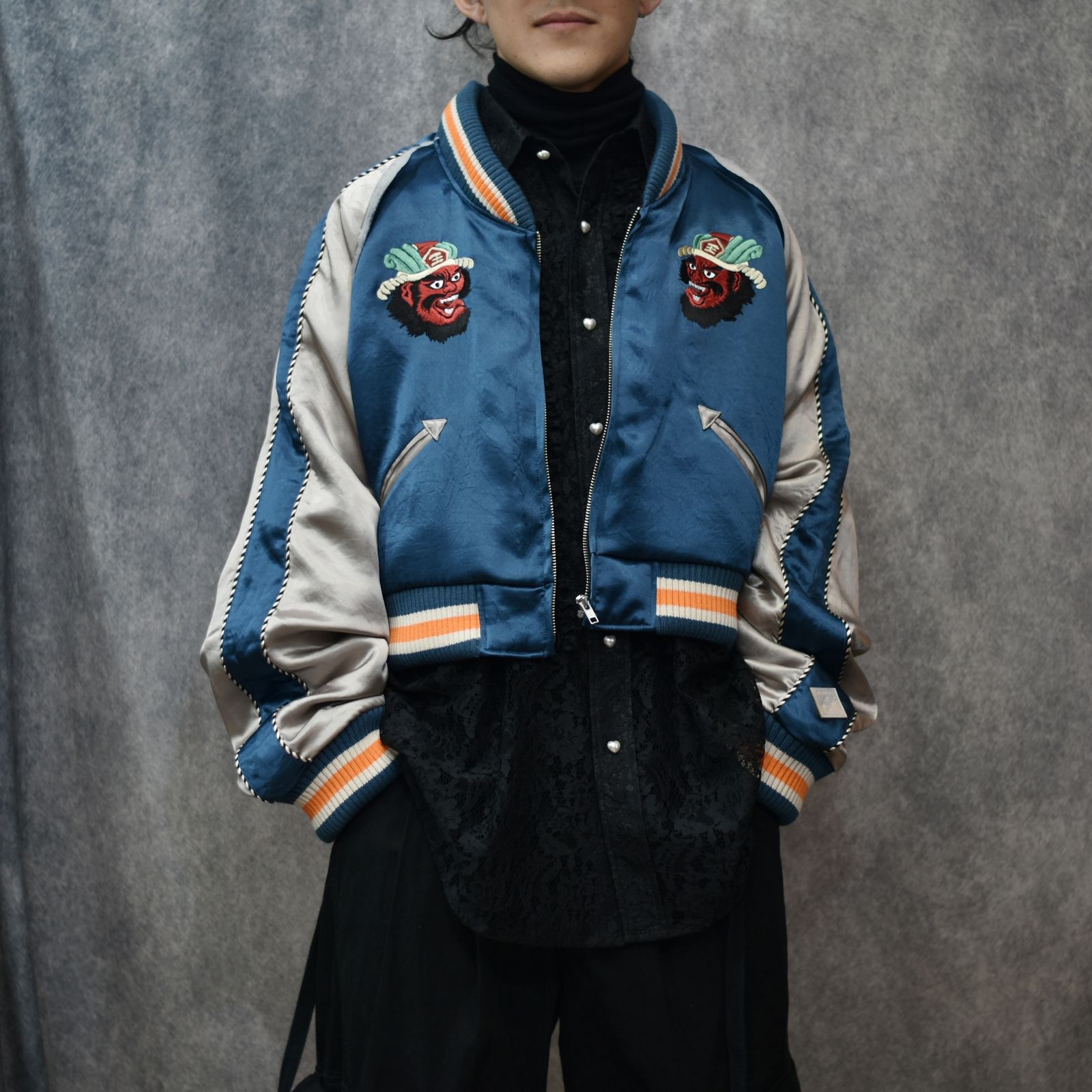 el conductorH - CROPPED YAMA KING EMBROIDERED SOUVENIR JKT (BLUE