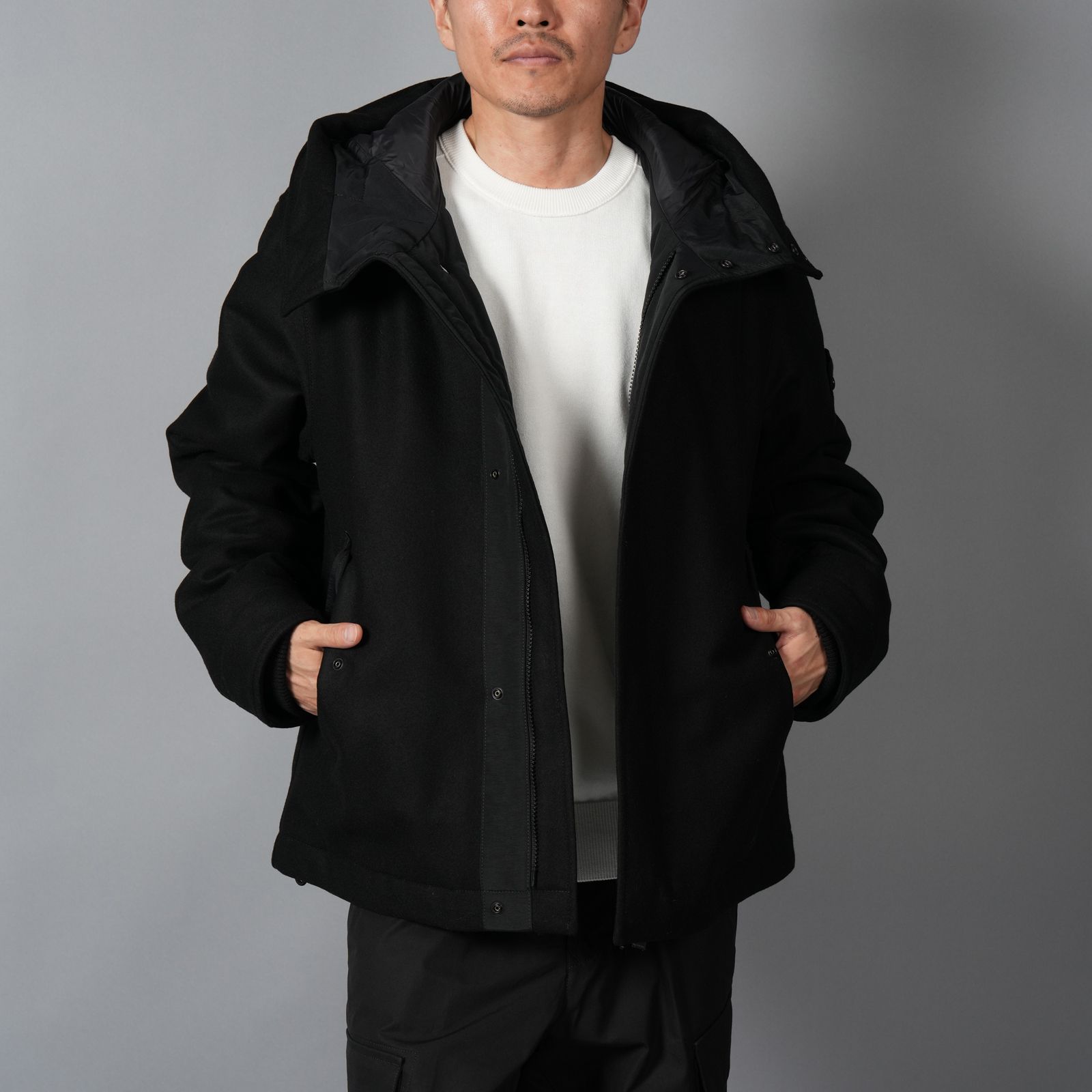 ロゴを隠す美学 – Stone Island Ghost Piece | Confidence