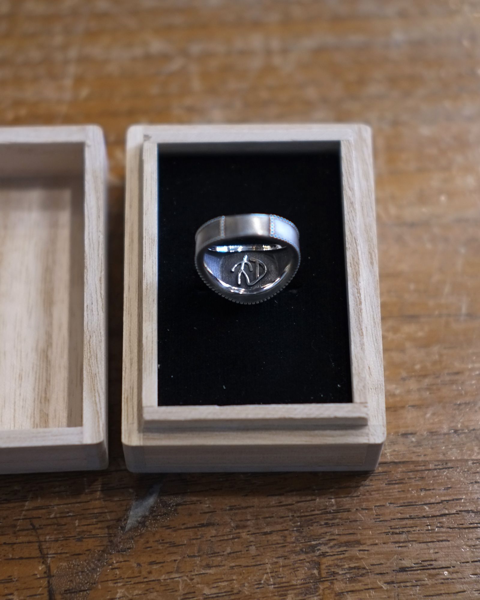 SOSHIOTSUKI - Signet Ring Oxidized | fakejam