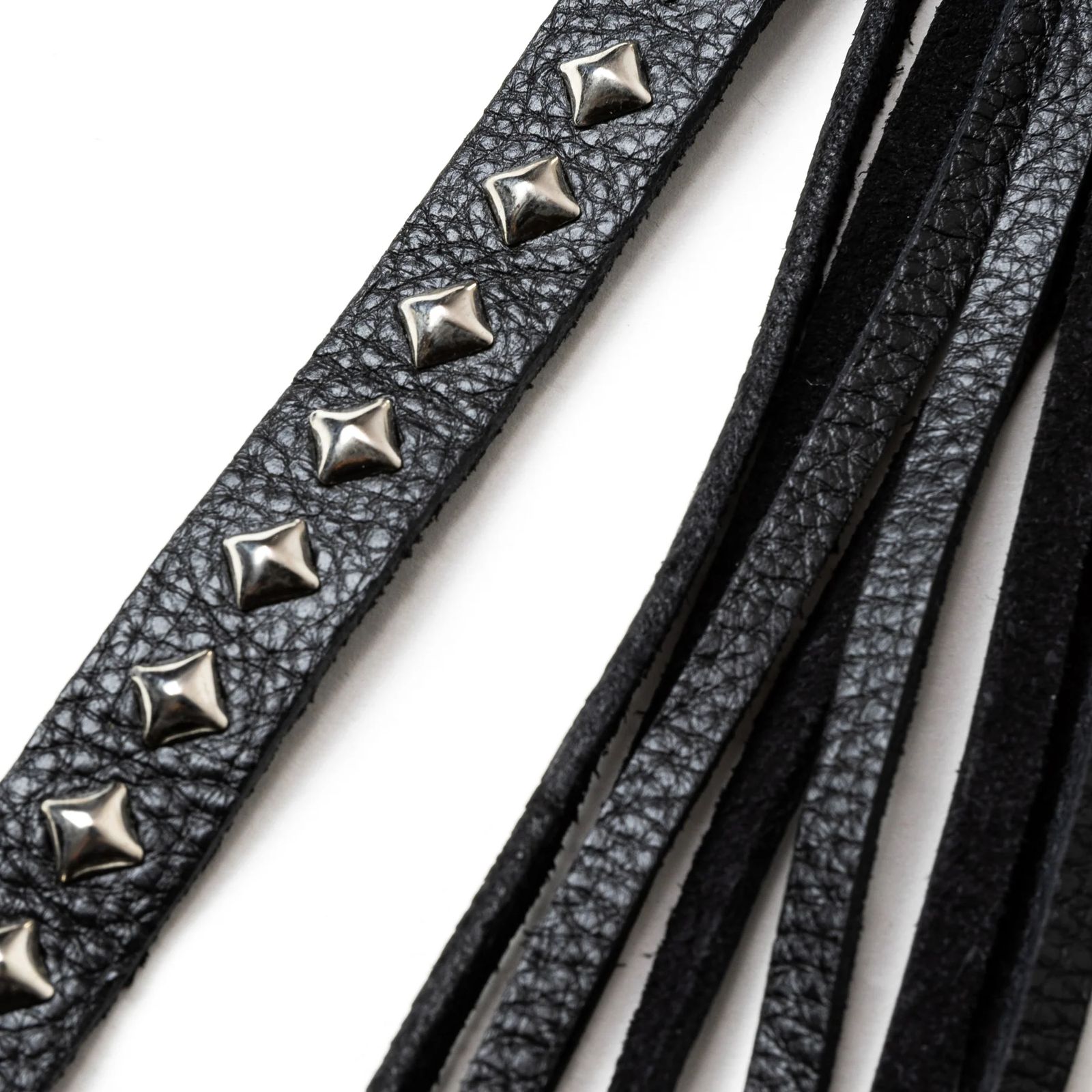 CALEE - STUDS & TASSEL LEATHER LONG KEY RING (BLACK) / スタッズ