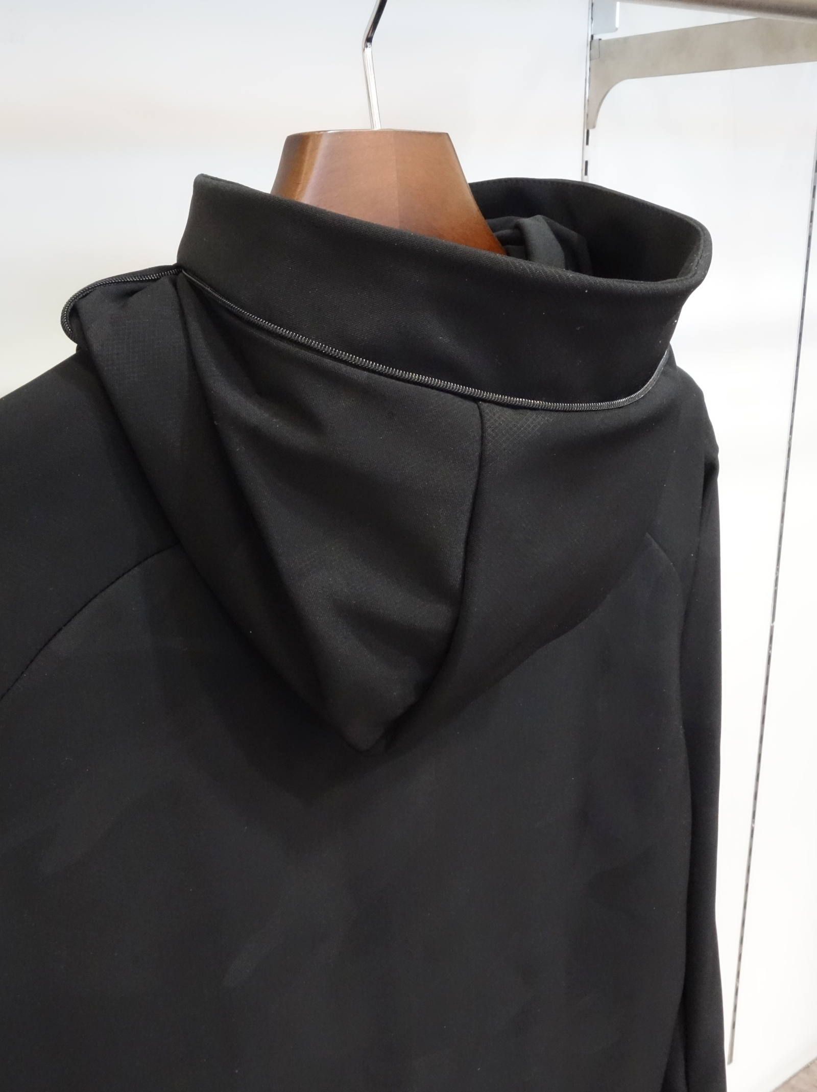 1PIU1UGUALE3 RELAX - ダブルクロス4WAYストレッチスタンドネック