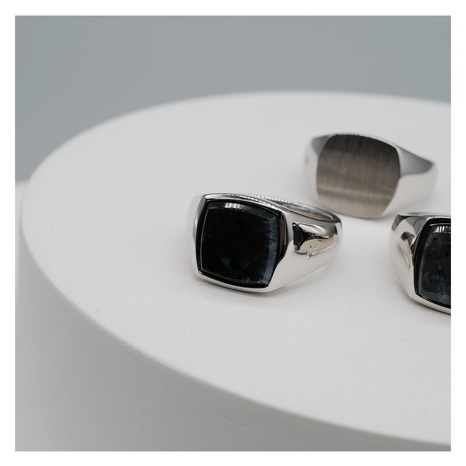 TOMWOOD - Kay Ring Black Larvikite / シグネットリング (ブラックラ