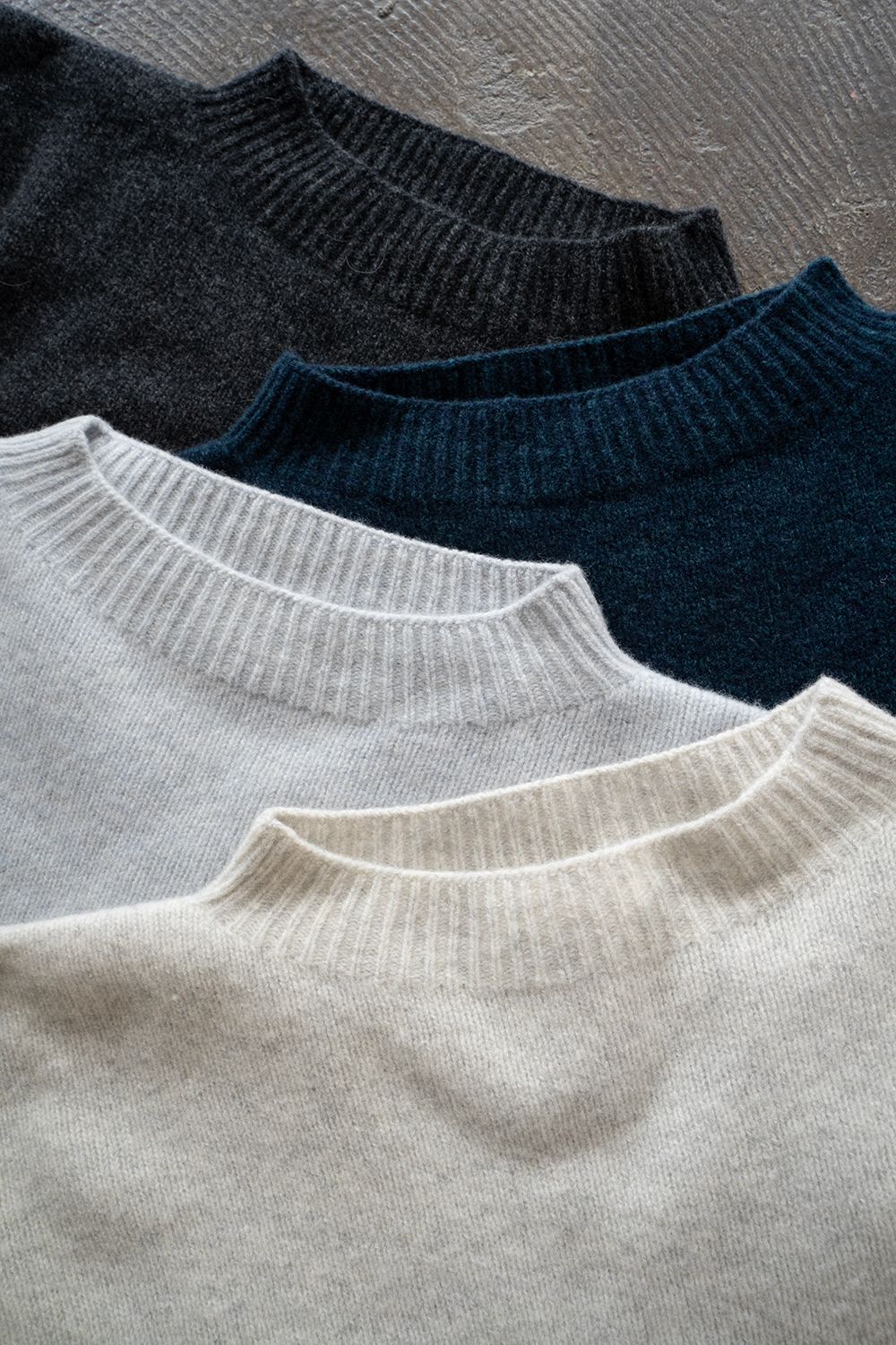 MITTAN - 【ラスト1点】ウルグアイウールセーター(薄灰) | Salty