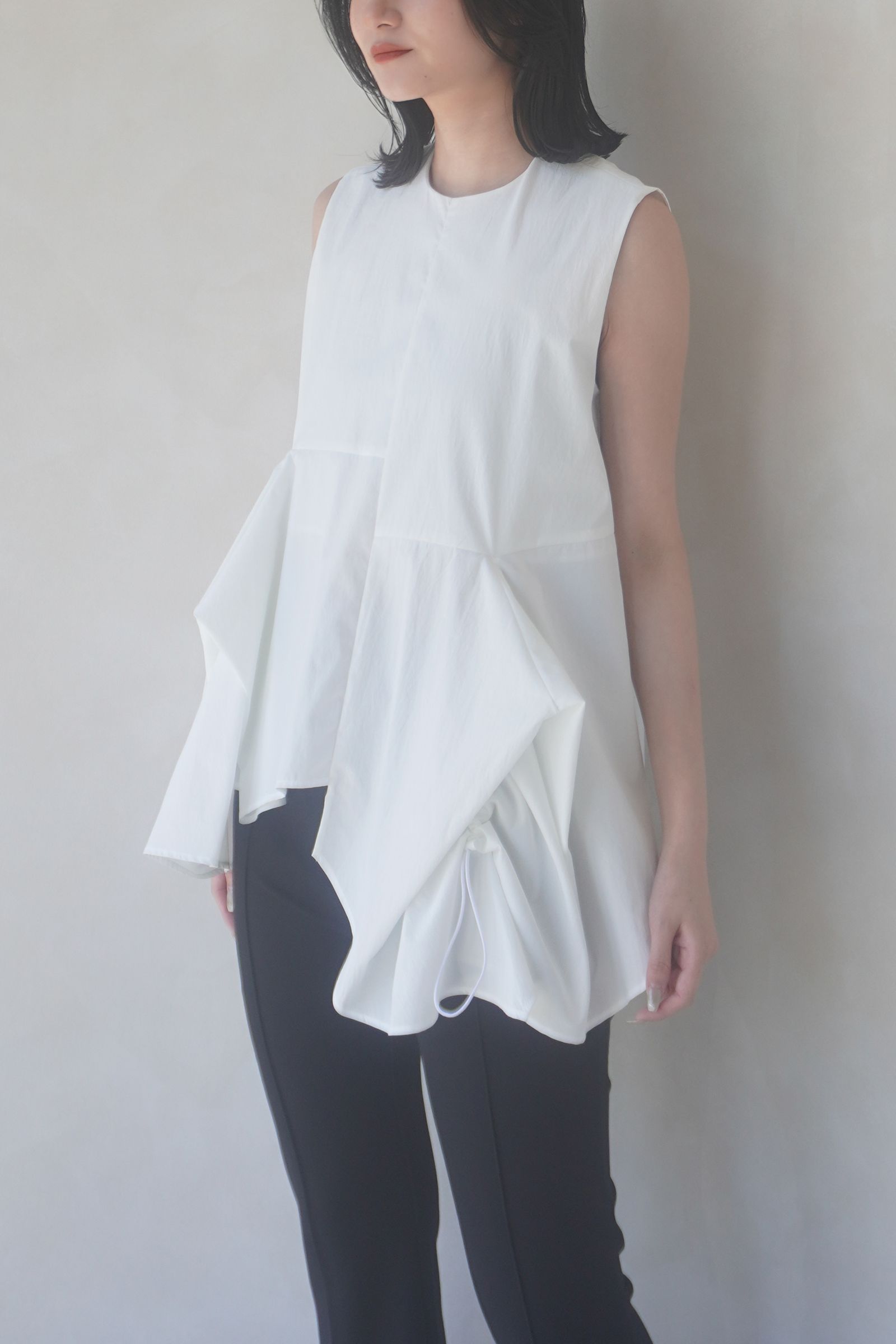 UN3D. - TUCK GATHER SLEEVELES TOP / タックギャザースリーブレス