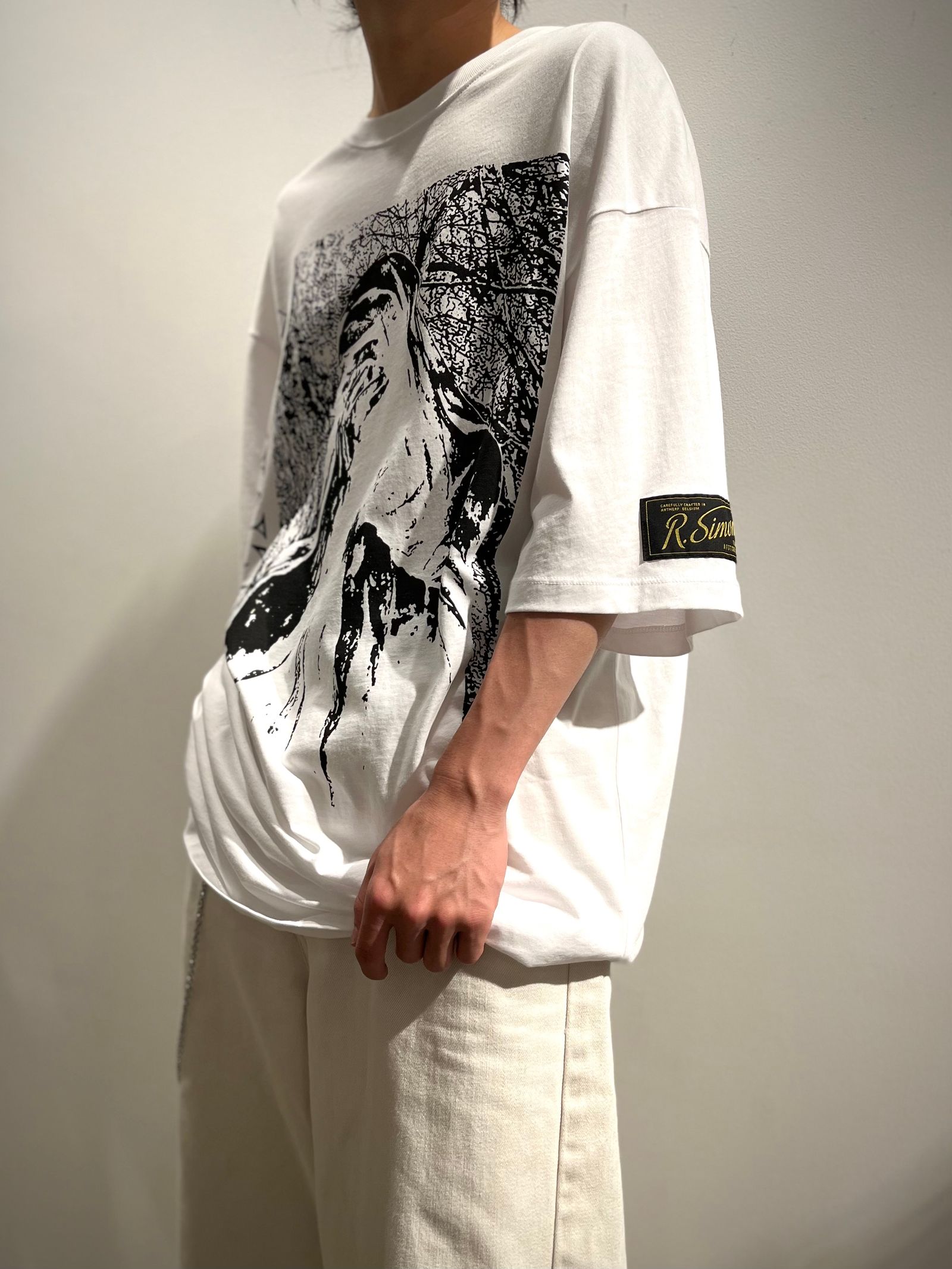 SEVENTEEN エスクプスさん】 22SS RAF SIMONS T-Shirt着用 | STORY