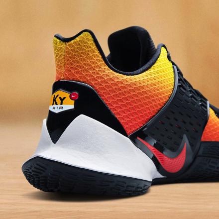 国内11月1日発売予定】ナイキ カイリー ロー 2 EP 