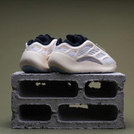 海外12月23日発売予定】アディダス オリジナルス イージー ブースト