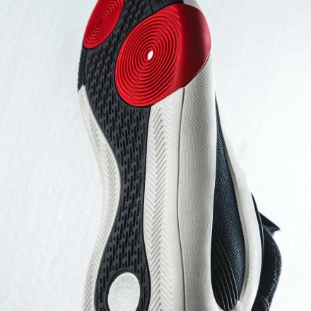 国内3月1日発売予定】アディダス ハーデン VOL 8 クラウドホワイト