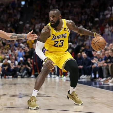 国内6月7日発売予定】 ザ ショップ × ナイキ レブロン 21 EP