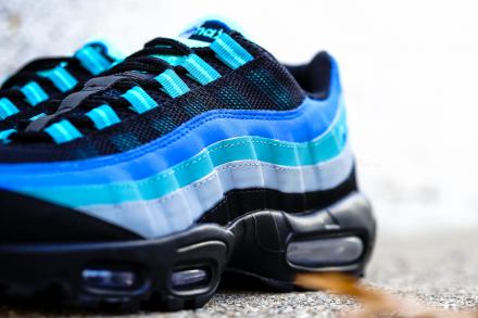 ナイキ エアマックス95 ブラック/ハイパー コバルト-カタリナ (609048