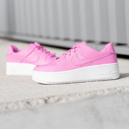 国内販売中】ナイキ ウィメンズ エアフォース 1 セージ ロー