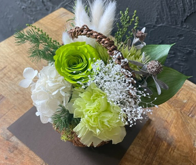 プリザーブドフラワーアレンジメント《白・グリーン系》 札幌花