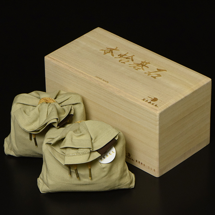 黒木碁石店 本蛤碁石 厳選華印 30号 | 前川榧碁盤店