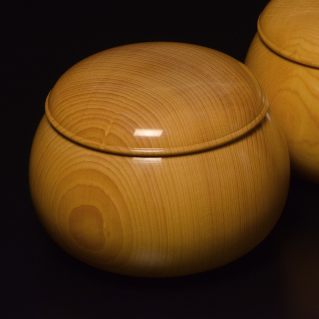 国産本榧足付碁盤 5寸8分（木裏） ga50042 | 前川榧碁盤店