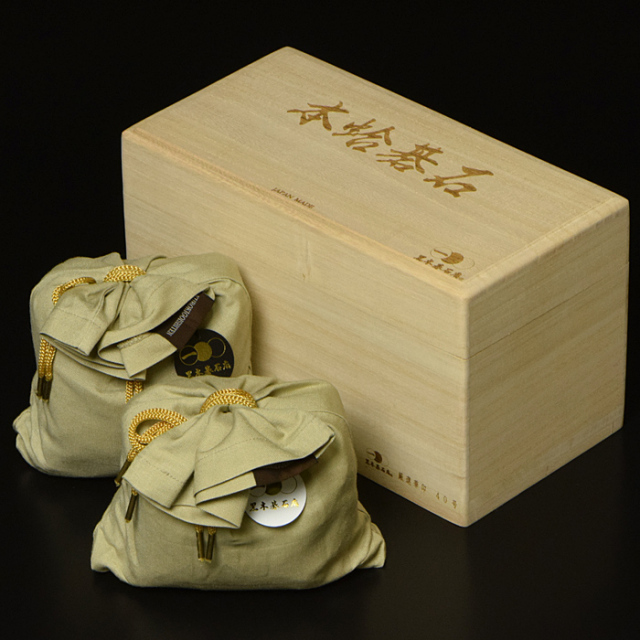 黒木碁石店 本蛤碁石 厳選華印 34号 | 前川榧碁盤店